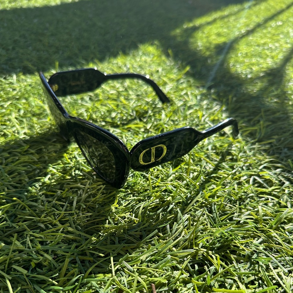 CHRISTIAN DIOR black Diorbobby B1U Sunglasses in Black